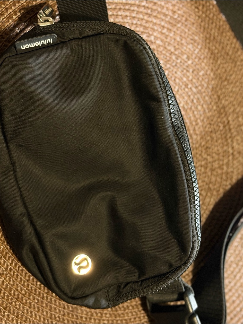 Lululemon women’s everywhere belt bag